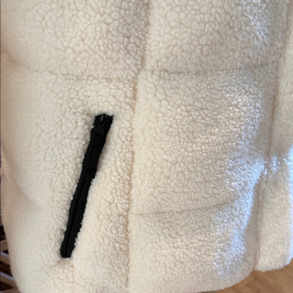 T by Talbots Quilted Sherpa Cream & Black Puffer Vest size Large - Picture 7 of 11